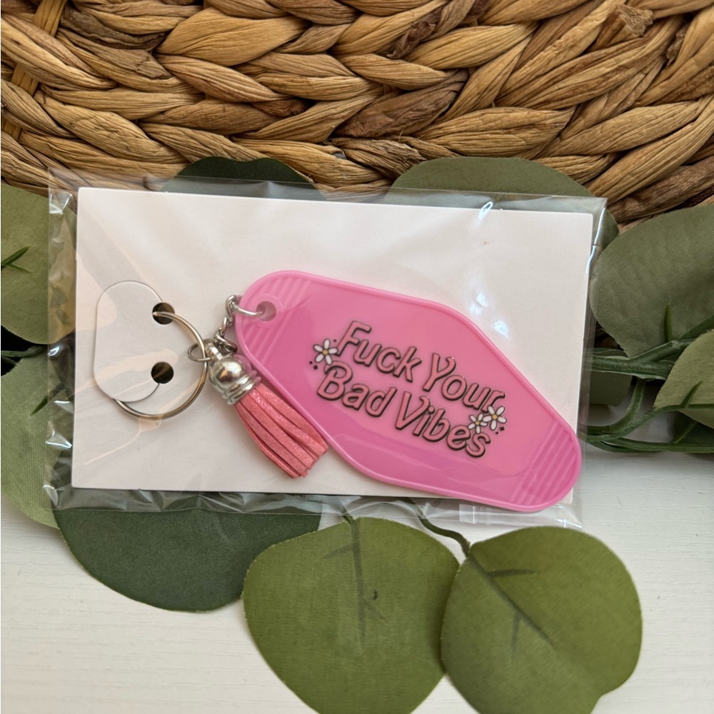 🆕 Retro Motel Keychain